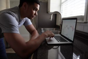 A Beginner’s Guide to Trading: How to Start Investing for Maximum Returns